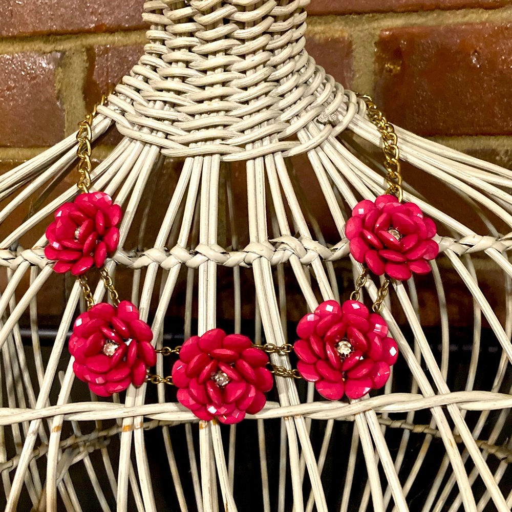 Flower power costume necklace in a lush pink color